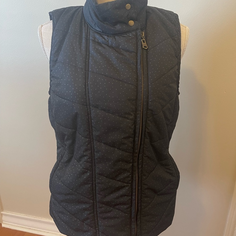 O’Neil Western style ladies puffer vest, black with tiny gray polka dots.